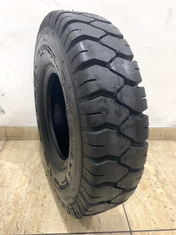 2.50-15 Pneumatic Forklift tire