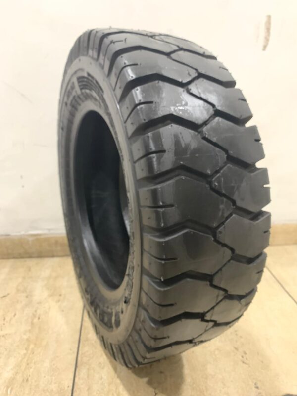 7.00-15 Pneumatic Forklift tyre